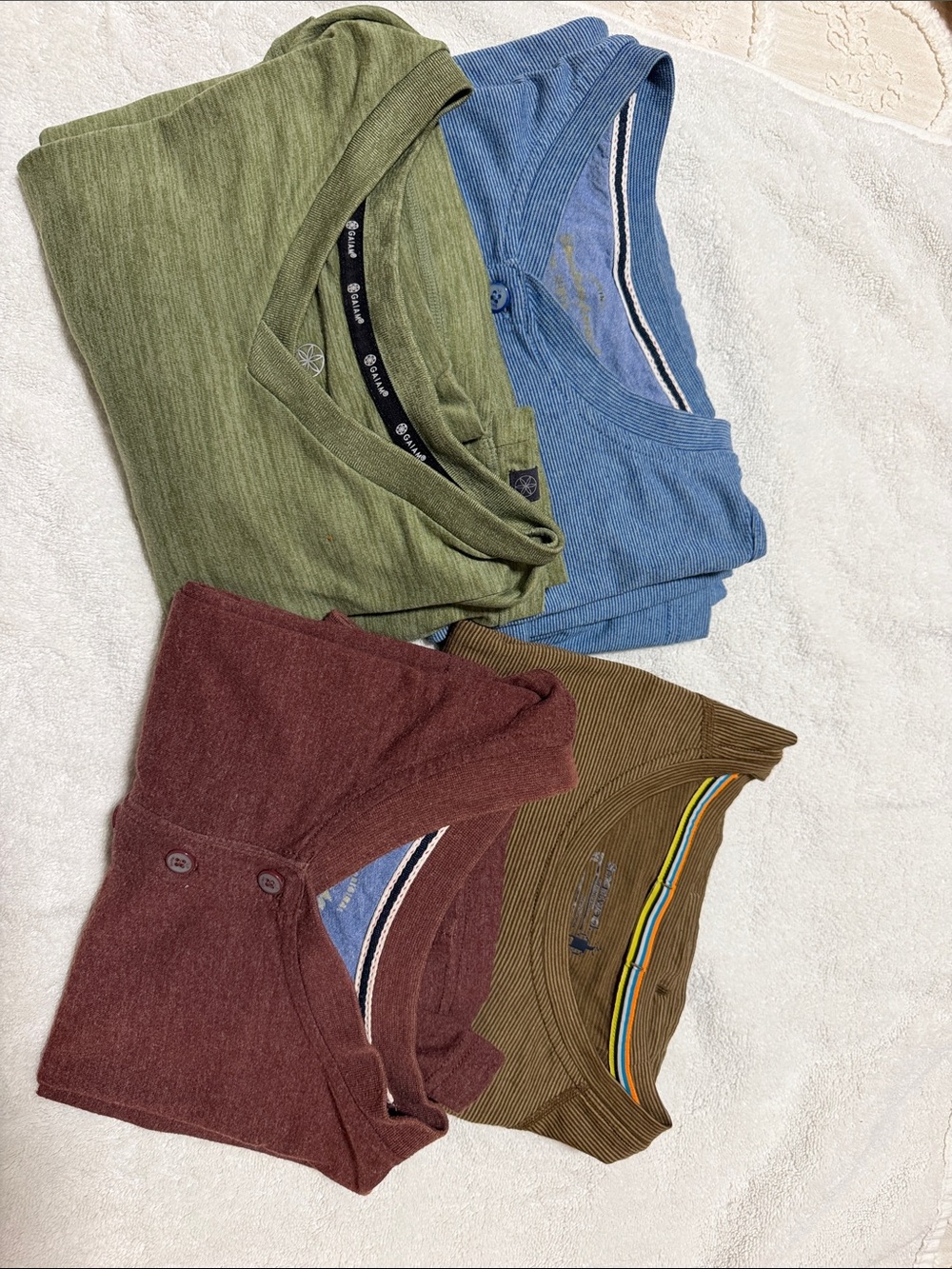 GAIAM Olive Green Knit Tee with Logo Trim L-XL 4 shirts sell as bundle. So cozy
